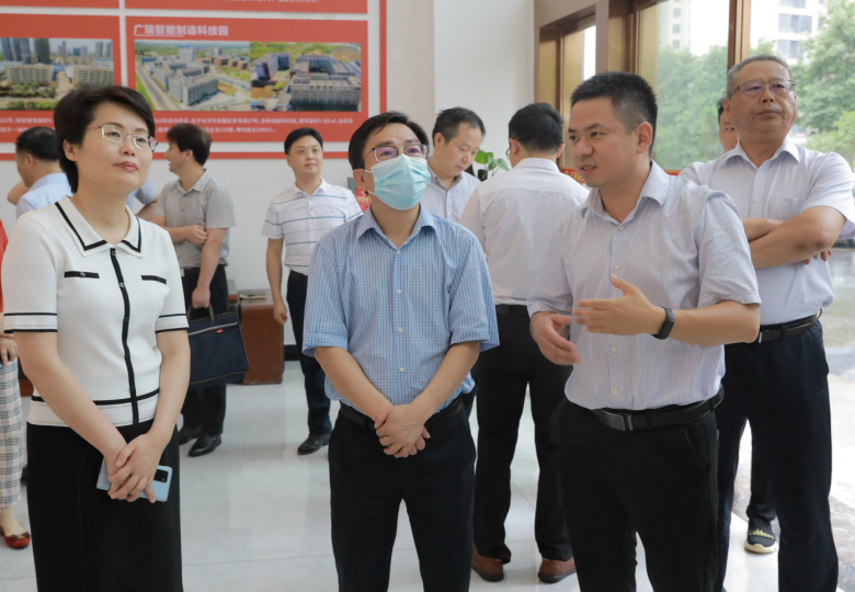 湖南省政协副主席赖明勇一行就“稳经济、惠民生、保安全”来长调研