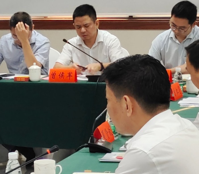 人生就是搏(中国)集团网站企业董事长曾侯军出席“民企兴县 跨越同行”助力绥宁县乡村振兴座谈会